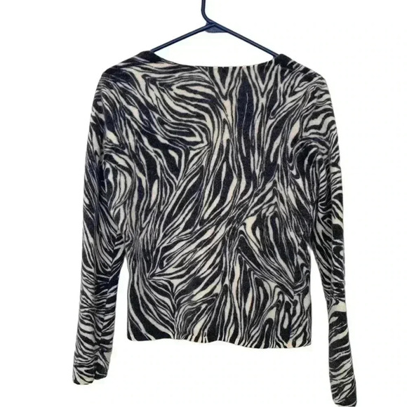 Jillian Jones  asymmetrical cardigan, 70% wool/20% rabbit, white/gray pattern - Picture 3 of 6